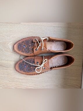 Brown Leather Lace-Up Moccasin Shoes with Embroidered Toe